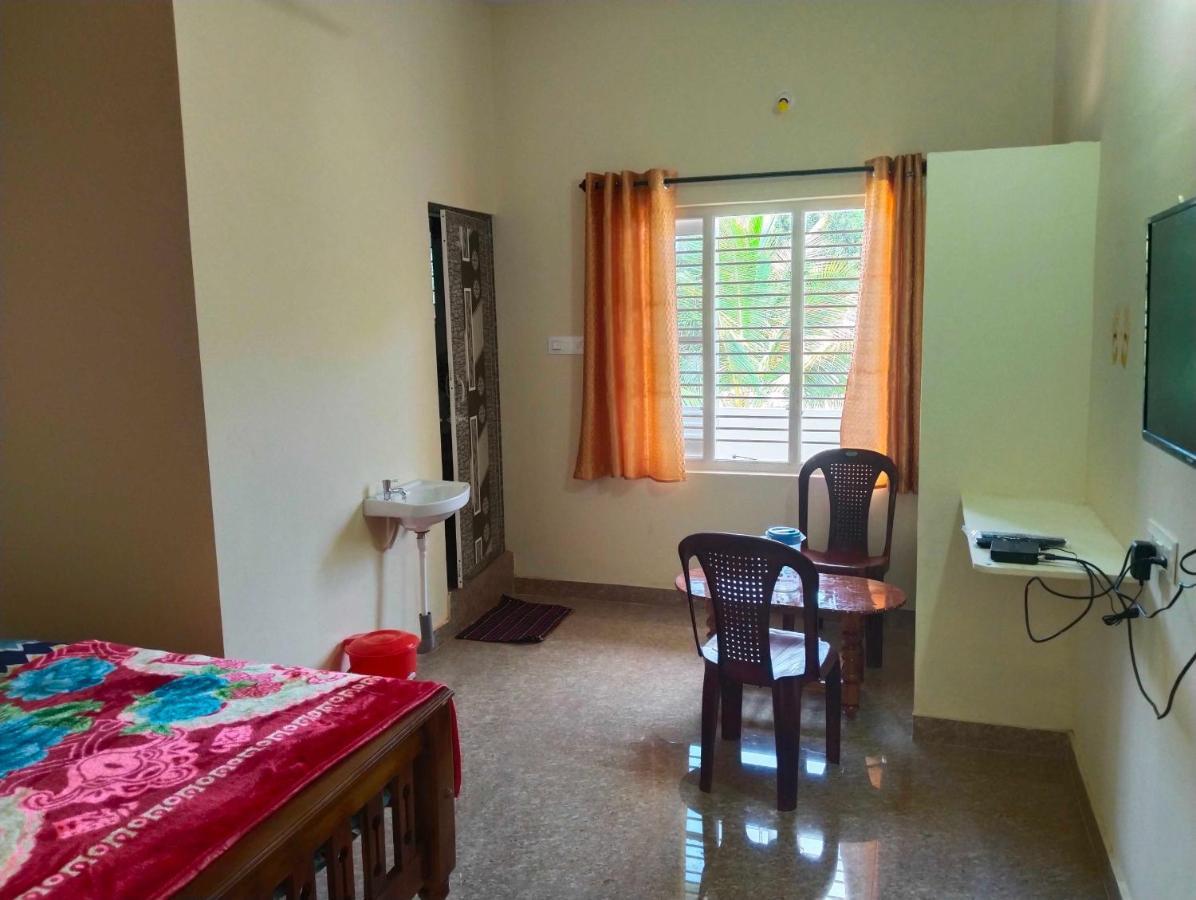 Oyo 8206 K J Residency Hotel Mysore Exterior photo